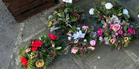 XMAS GRAVESIDE ARRANGEMENT